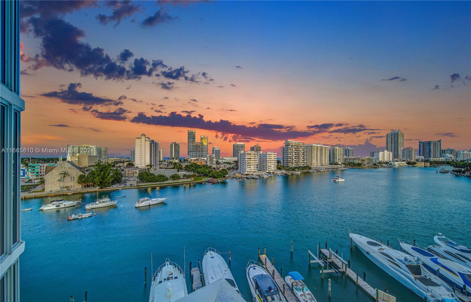 KING COLE CONDO - Residential