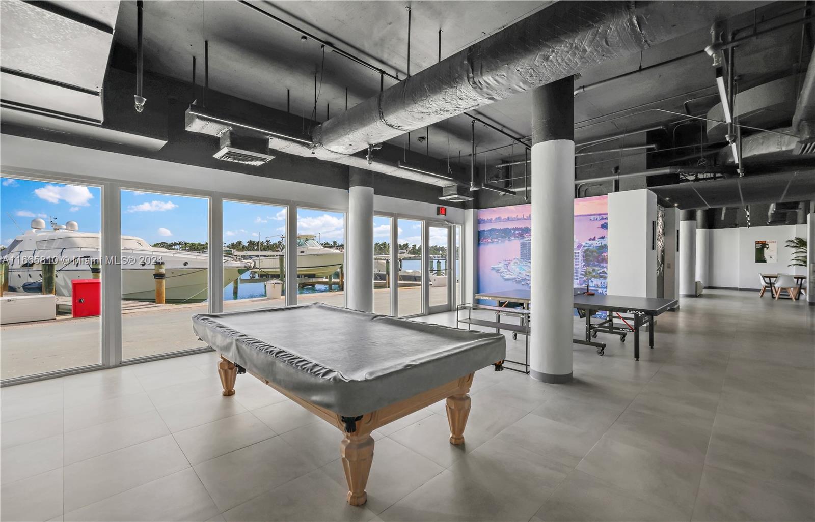 KING COLE CONDO - Residential
