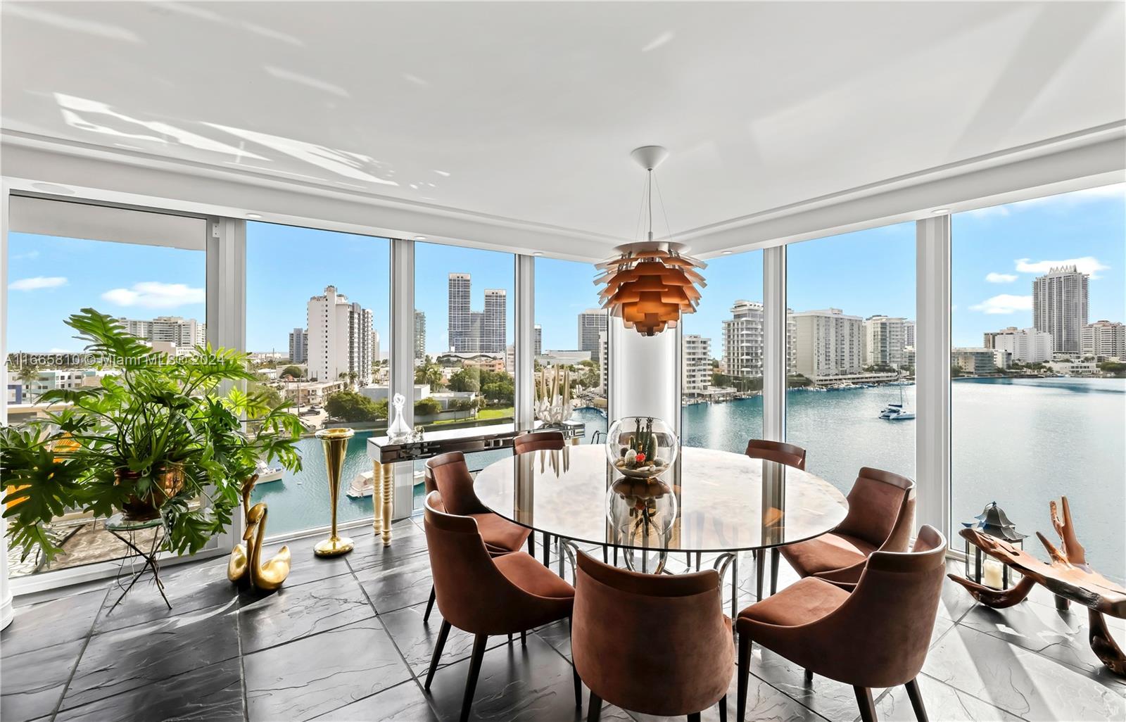 KING COLE CONDO - Residential