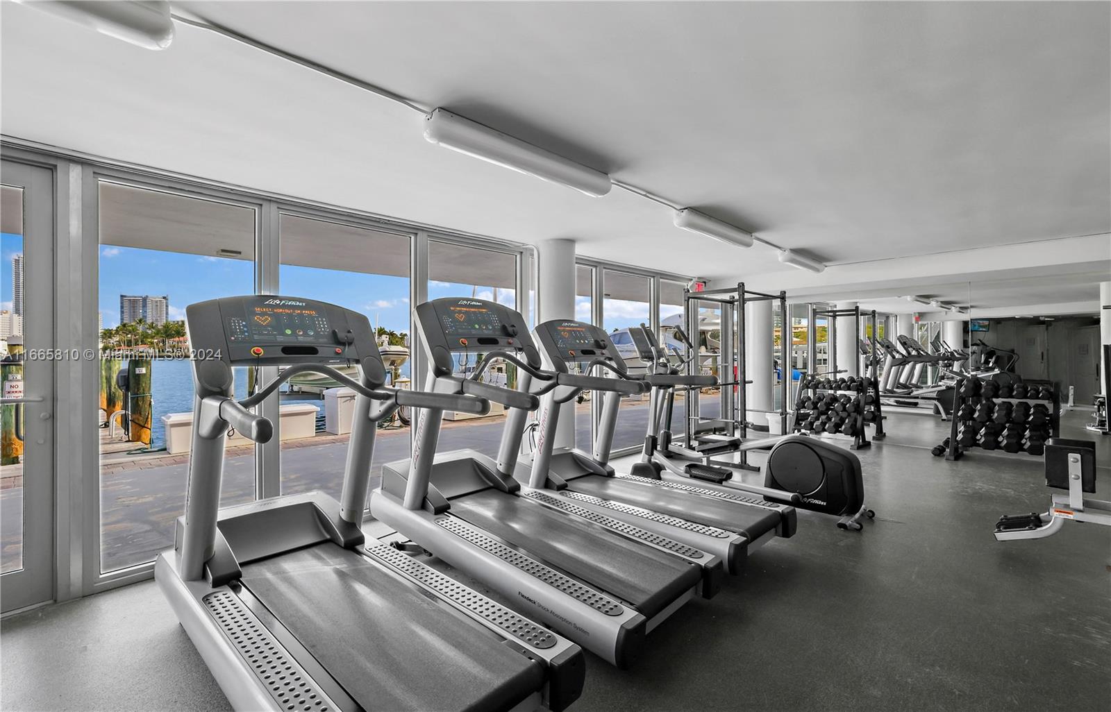 KING COLE CONDO - Residential