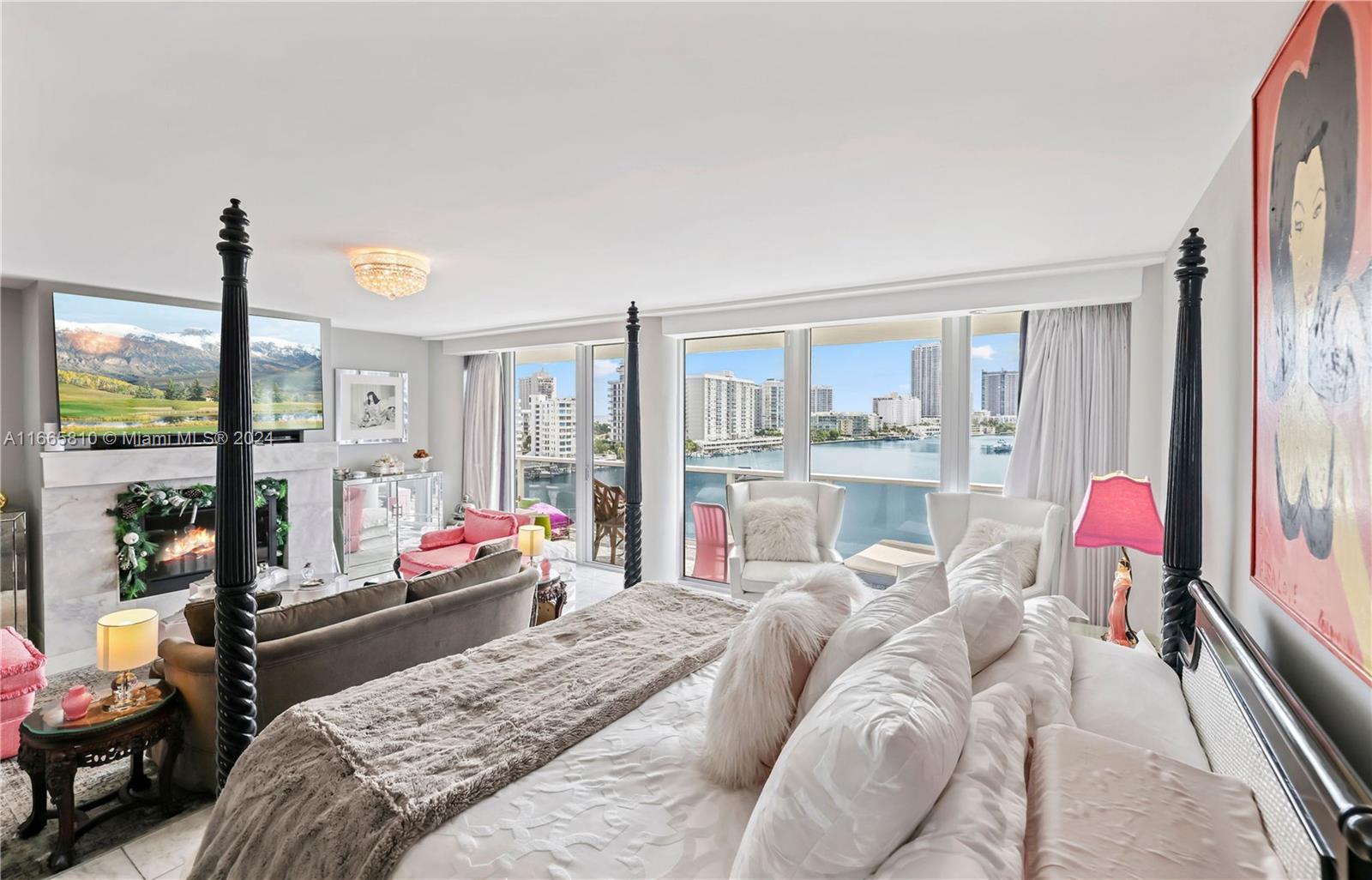 KING COLE CONDO - Residential