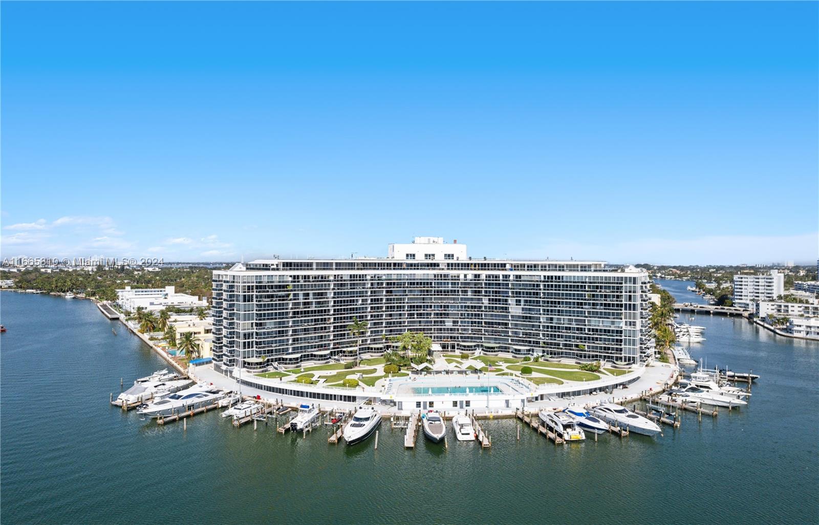 KING COLE CONDO - Residential