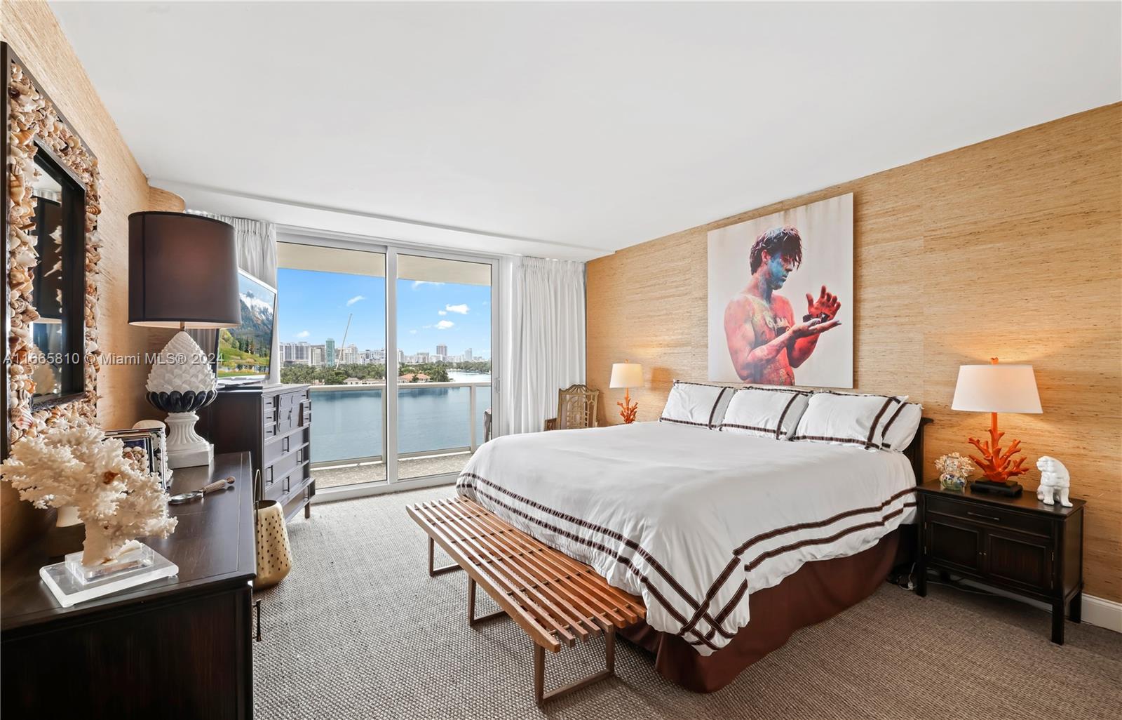 KING COLE CONDO - Residential