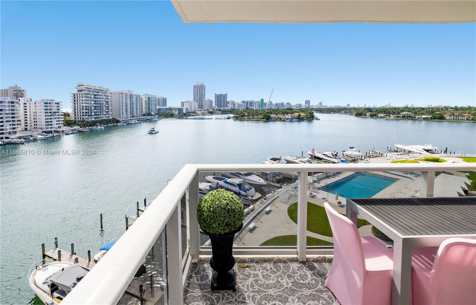 KING COLE CONDO - Residential