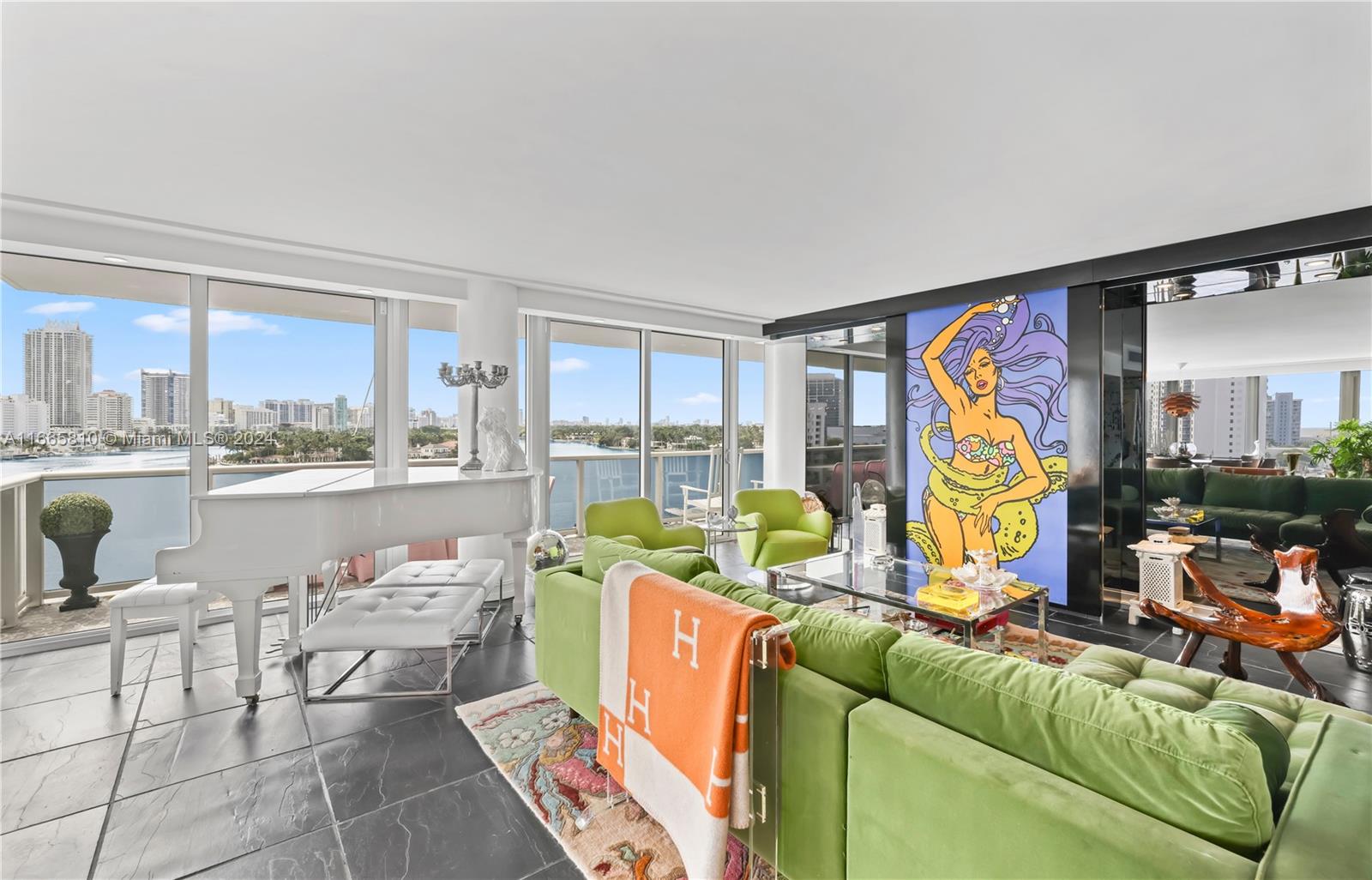 KING COLE CONDO - Residential