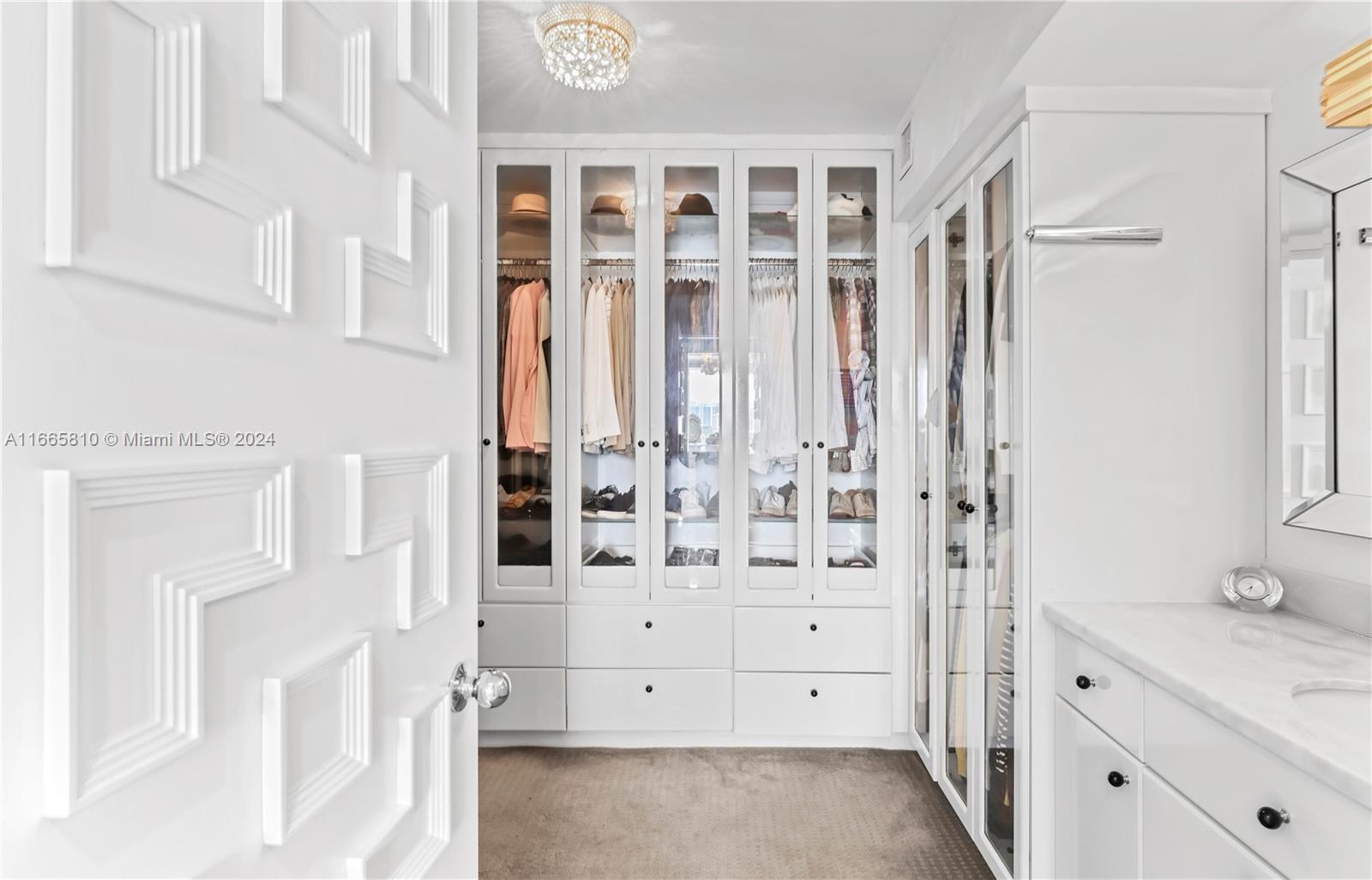 KING COLE CONDO - Residential