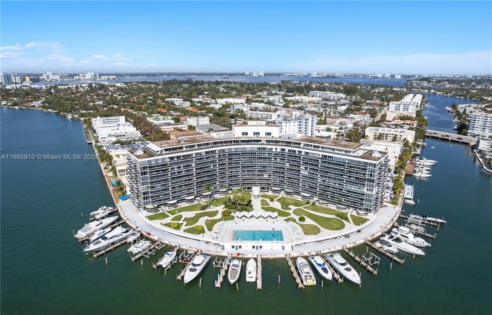 KING COLE CONDO - Residential