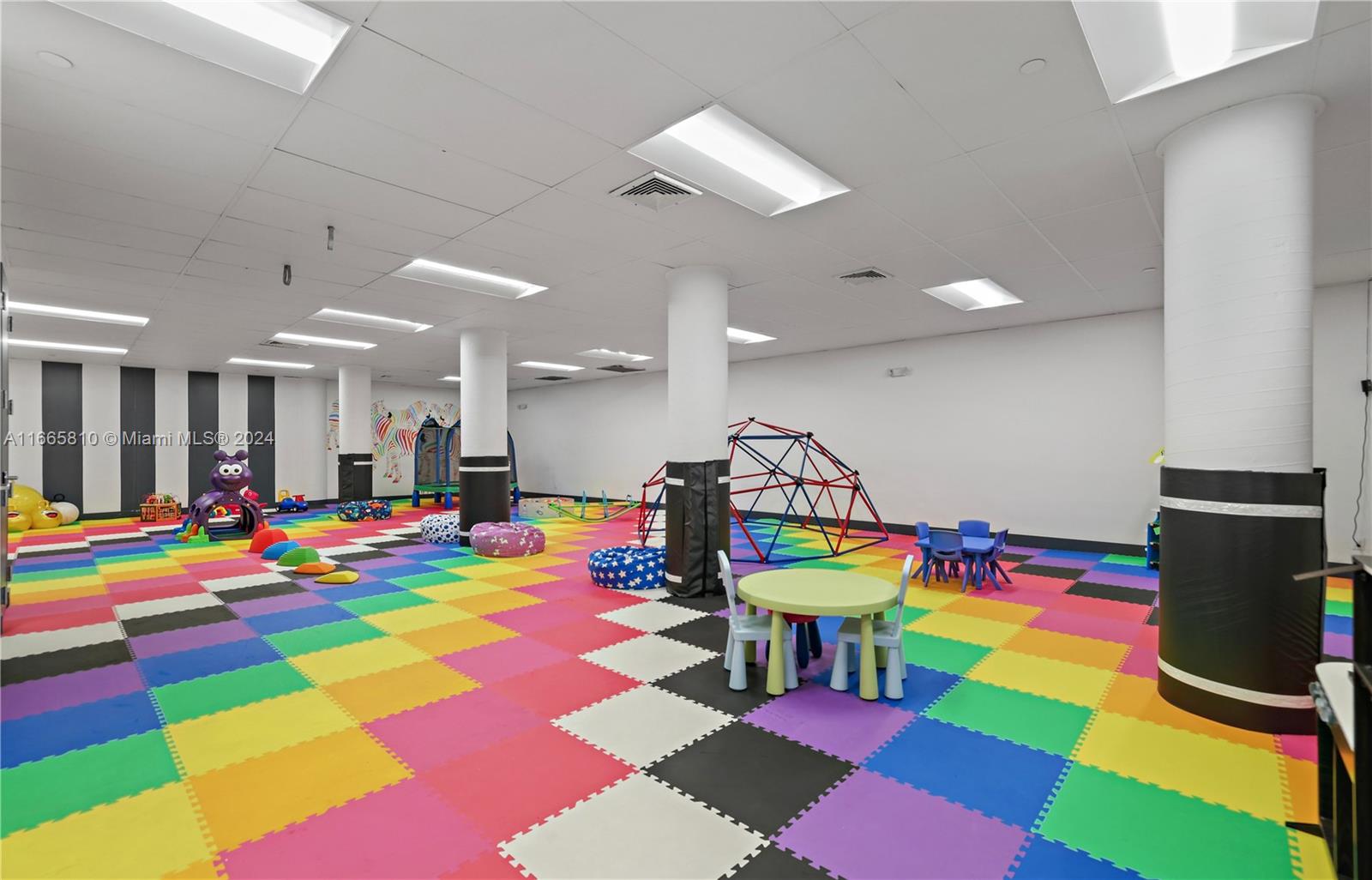 KING COLE CONDO - Residential