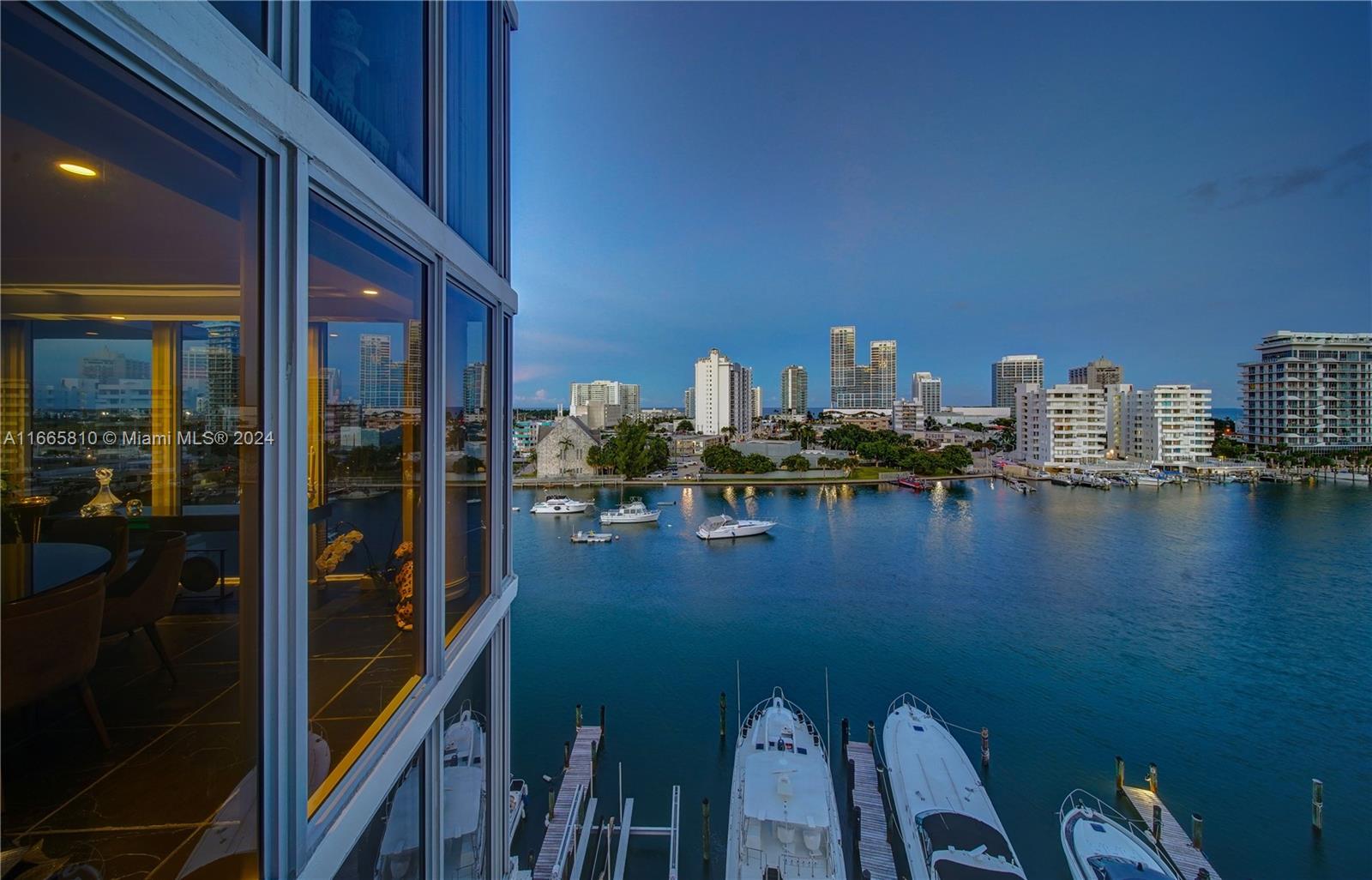 KING COLE CONDO - Residential