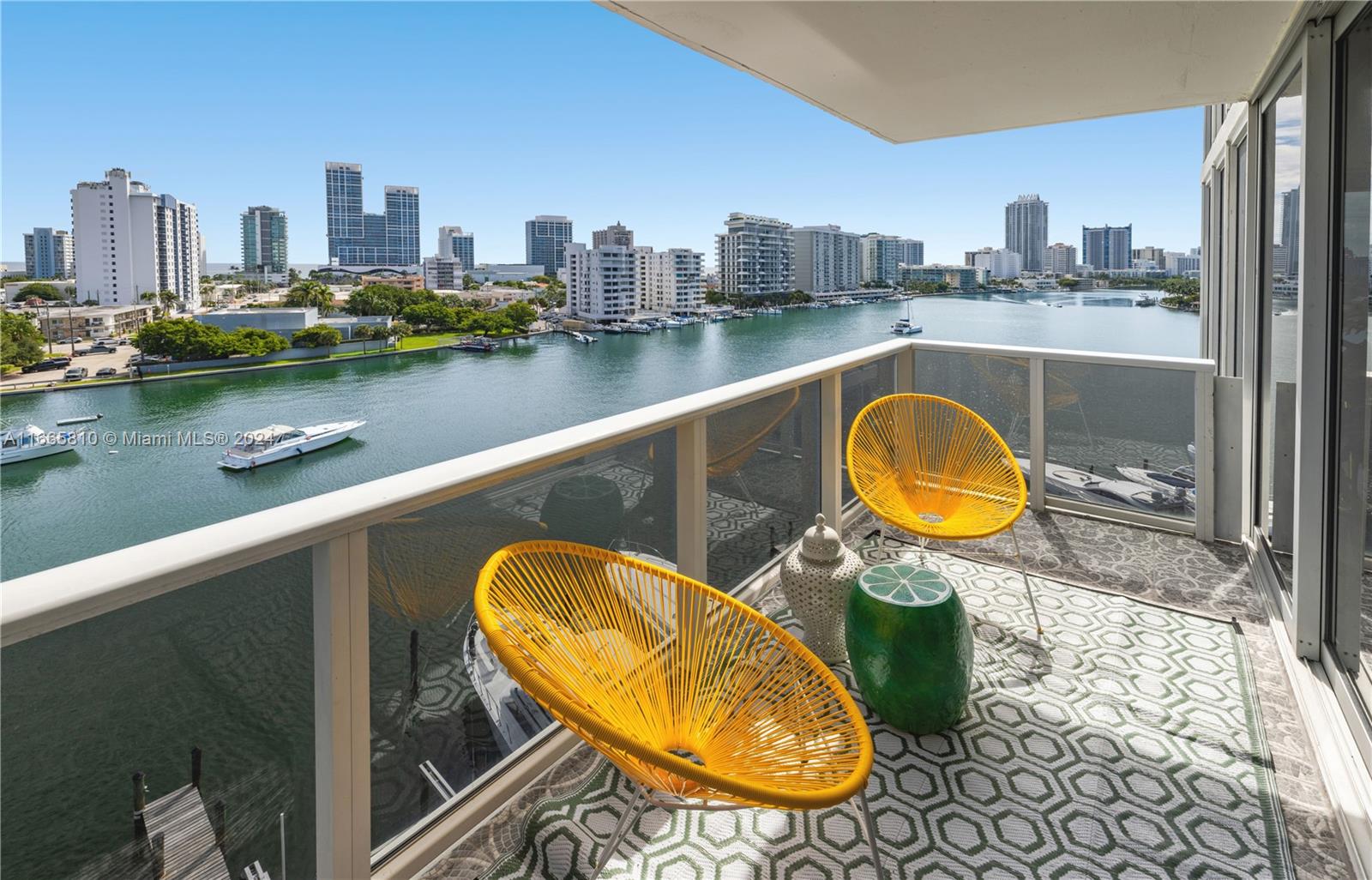 KING COLE CONDO - Residential