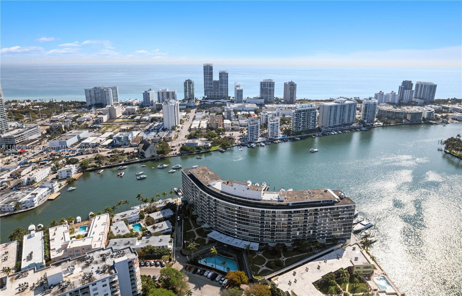 KING COLE CONDO - Residential