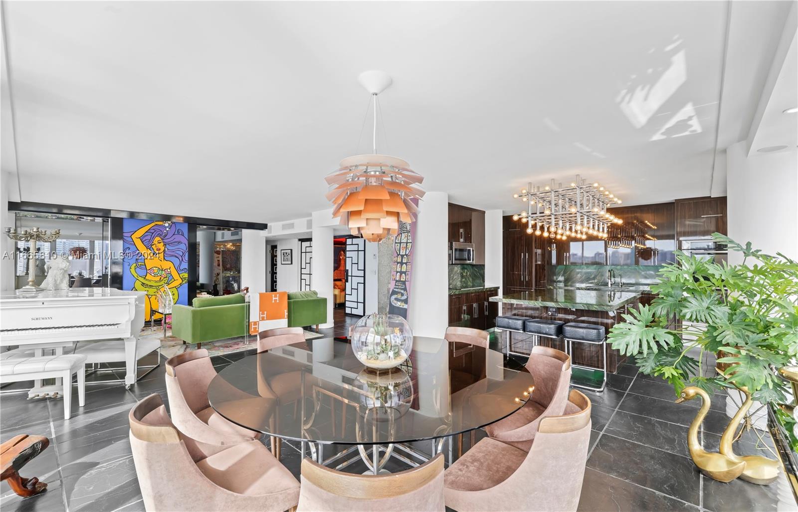 KING COLE CONDO - Residential