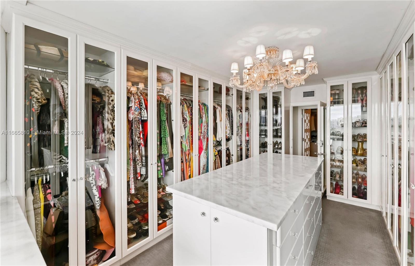 KING COLE CONDO - Residential