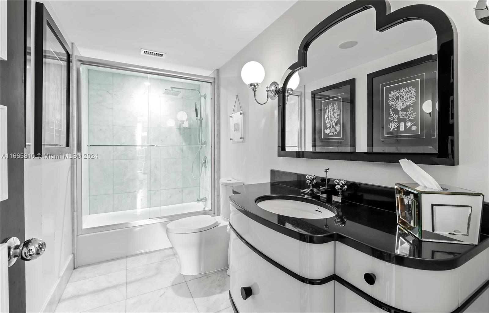KING COLE CONDO - Residential