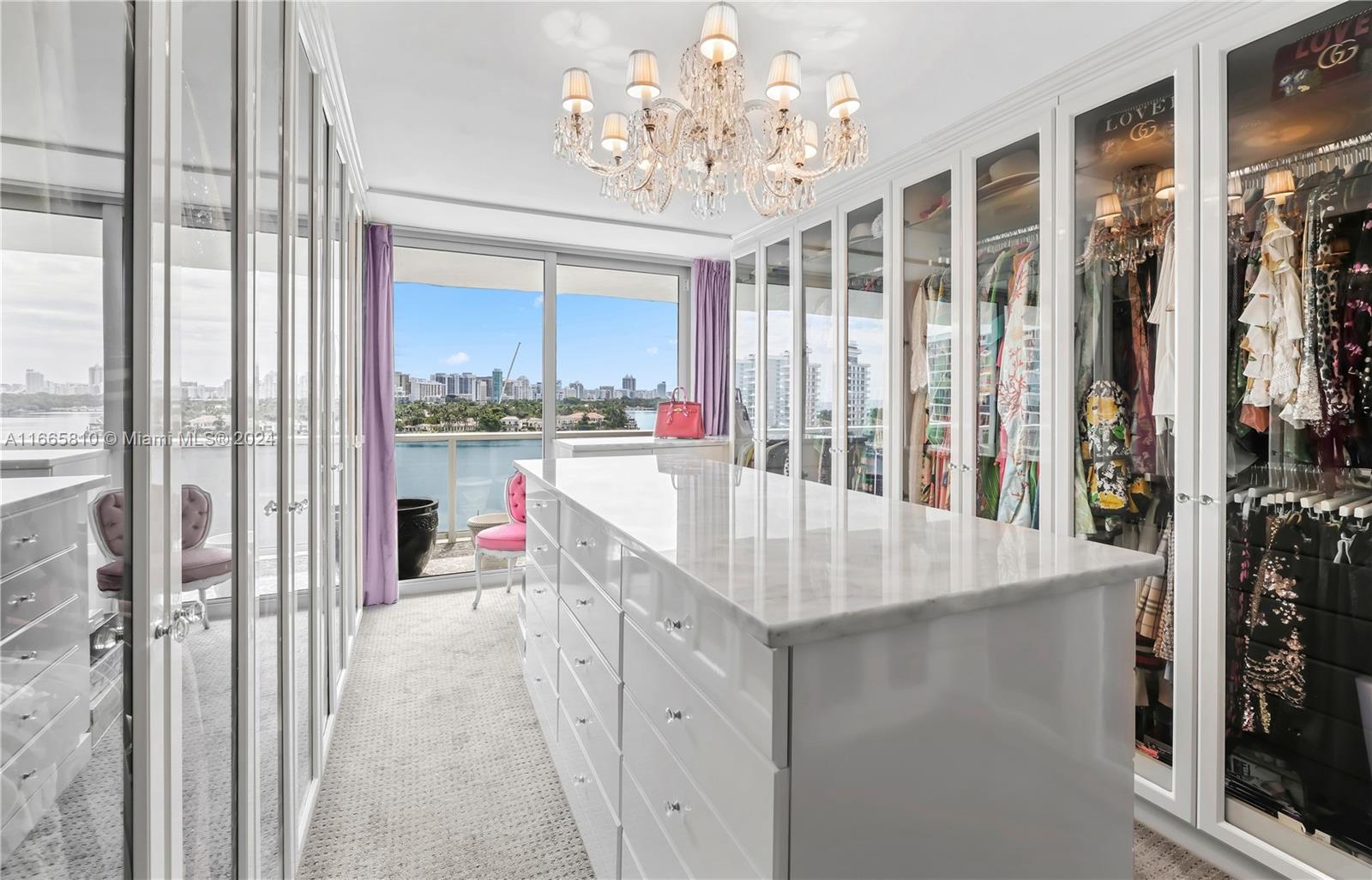 KING COLE CONDO - Residential