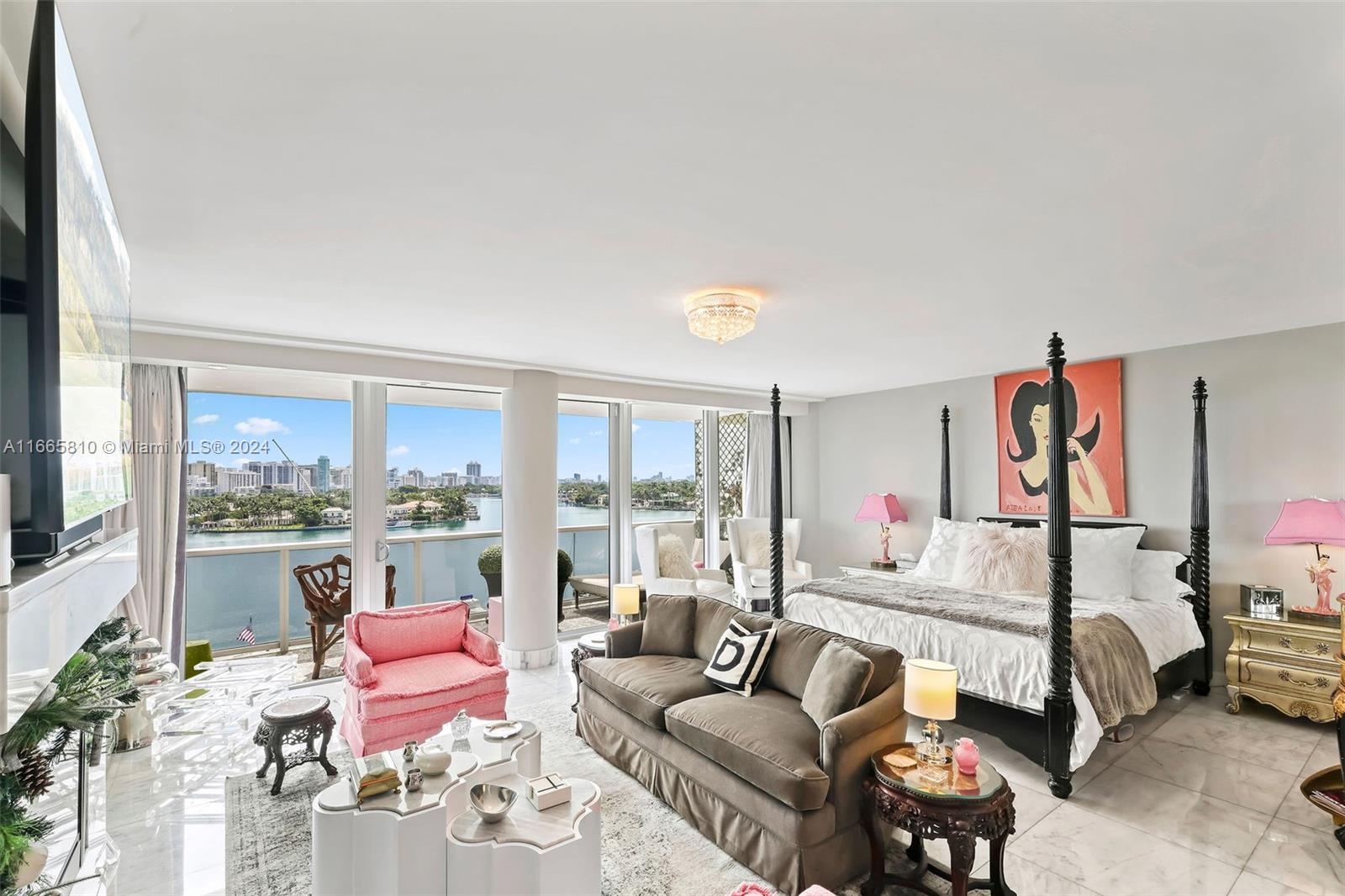 KING COLE CONDO - Residential