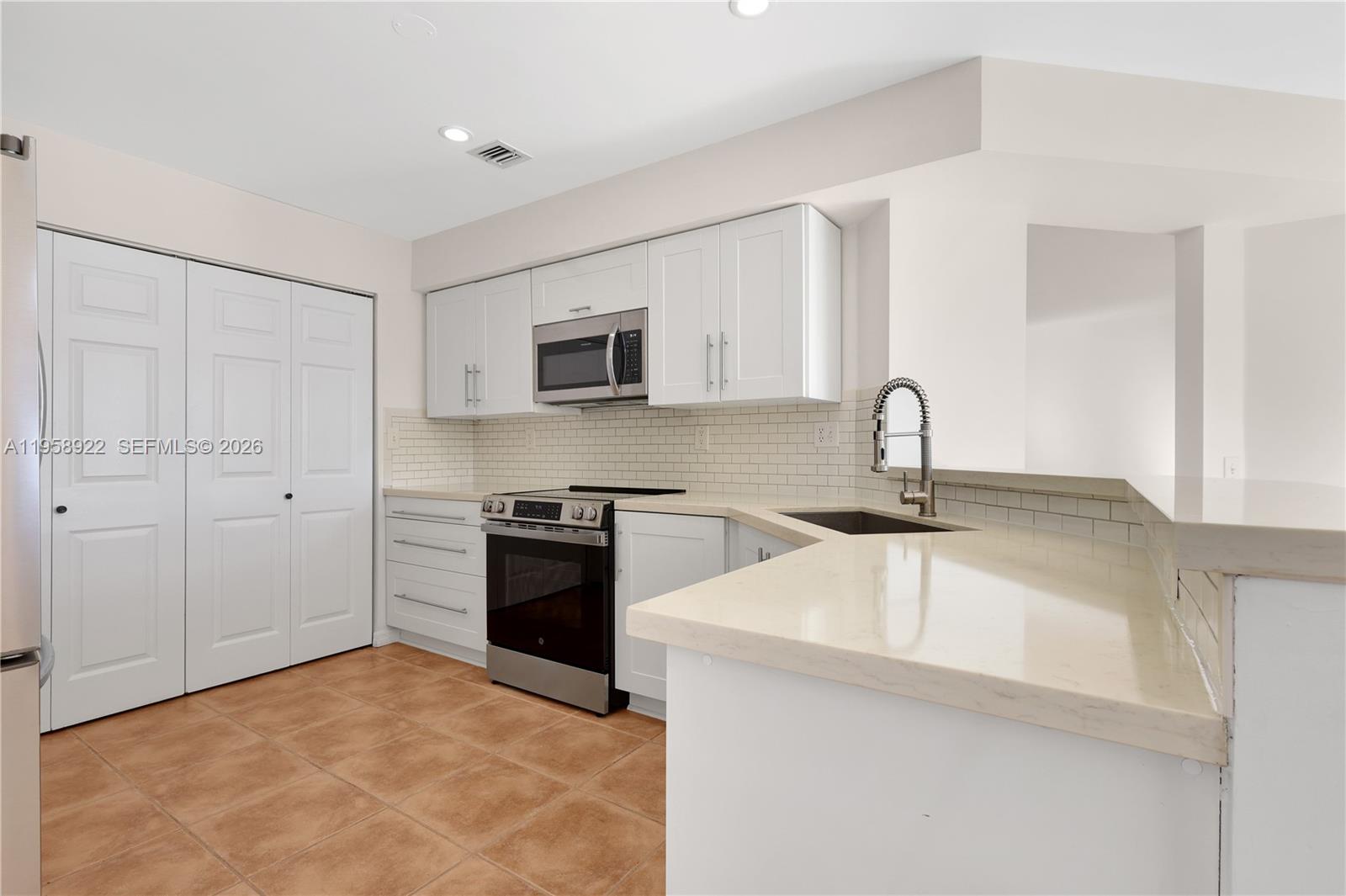 SOMERSET FOUR REPLAT - Residential Lease