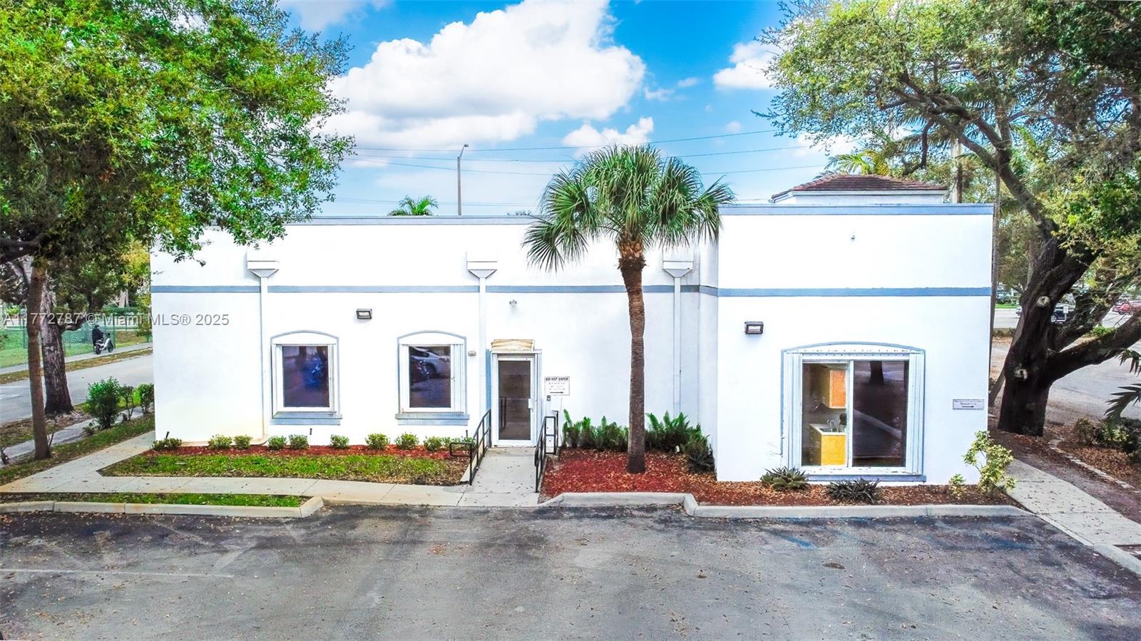 Location Location Location! This exceptional office space for lease is one block off of 2 major roads (Pines Boulevard and Douglas Rd). This property is boasting 3524 sq ft of prime real estate plus ample parking This location is perfect for an office, medical office or practice. Don't miss out on this amazing opportunity to establish your office in this sought-after location. Contact me today to schedule a showing.