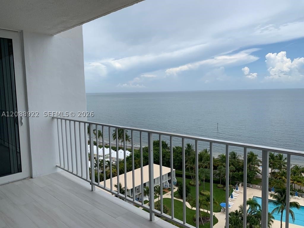 881 Ocean Dr 12C