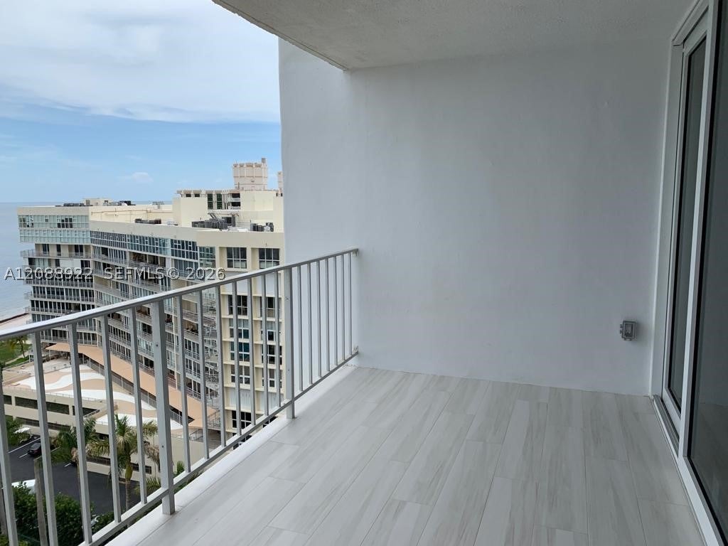 881 Ocean Dr 12C