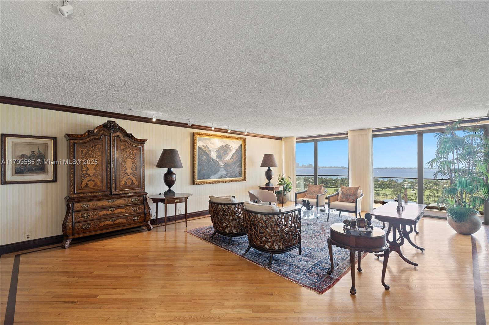 5500 Collins Ave 2302
