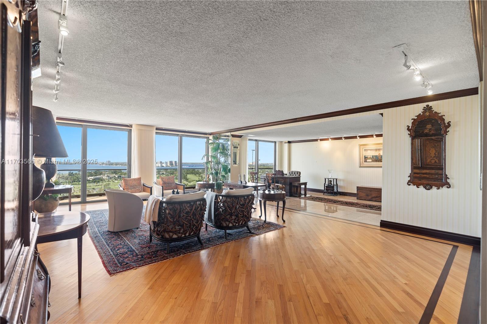 5500 Collins Ave 2302