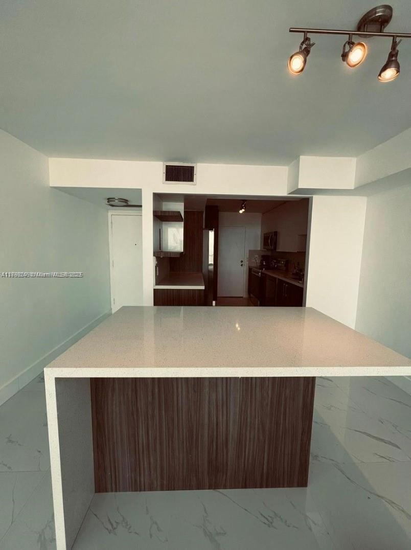 QUADOMAIN TOWER I AND IV - Residential Lease