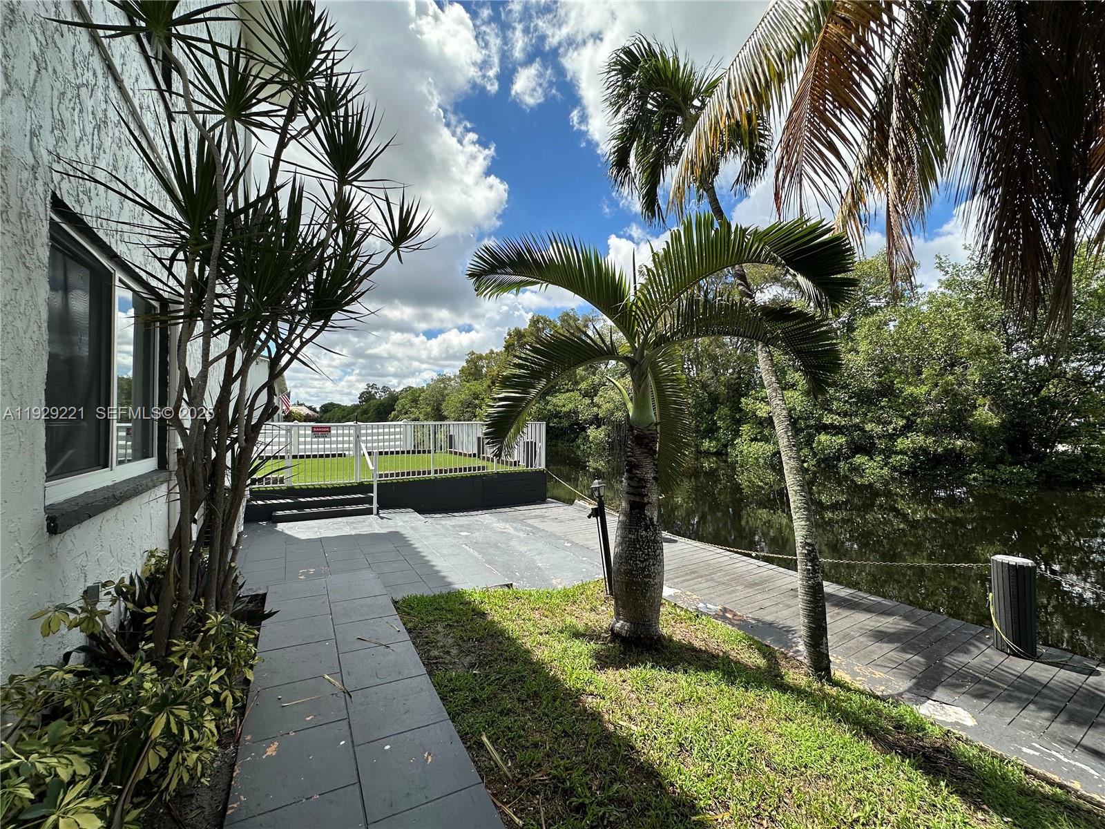 CORAL RIDGE ISLES - Residential Lease