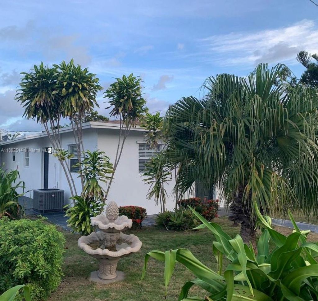 Photo of 333-337 SE 23rd Ave, Boynton Beach, FL 33435 (MLS # A11892514)