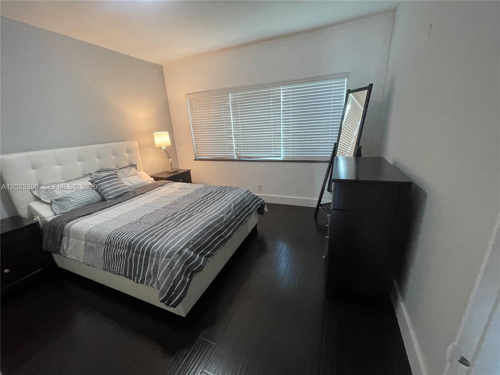 990 Meridian Ave -