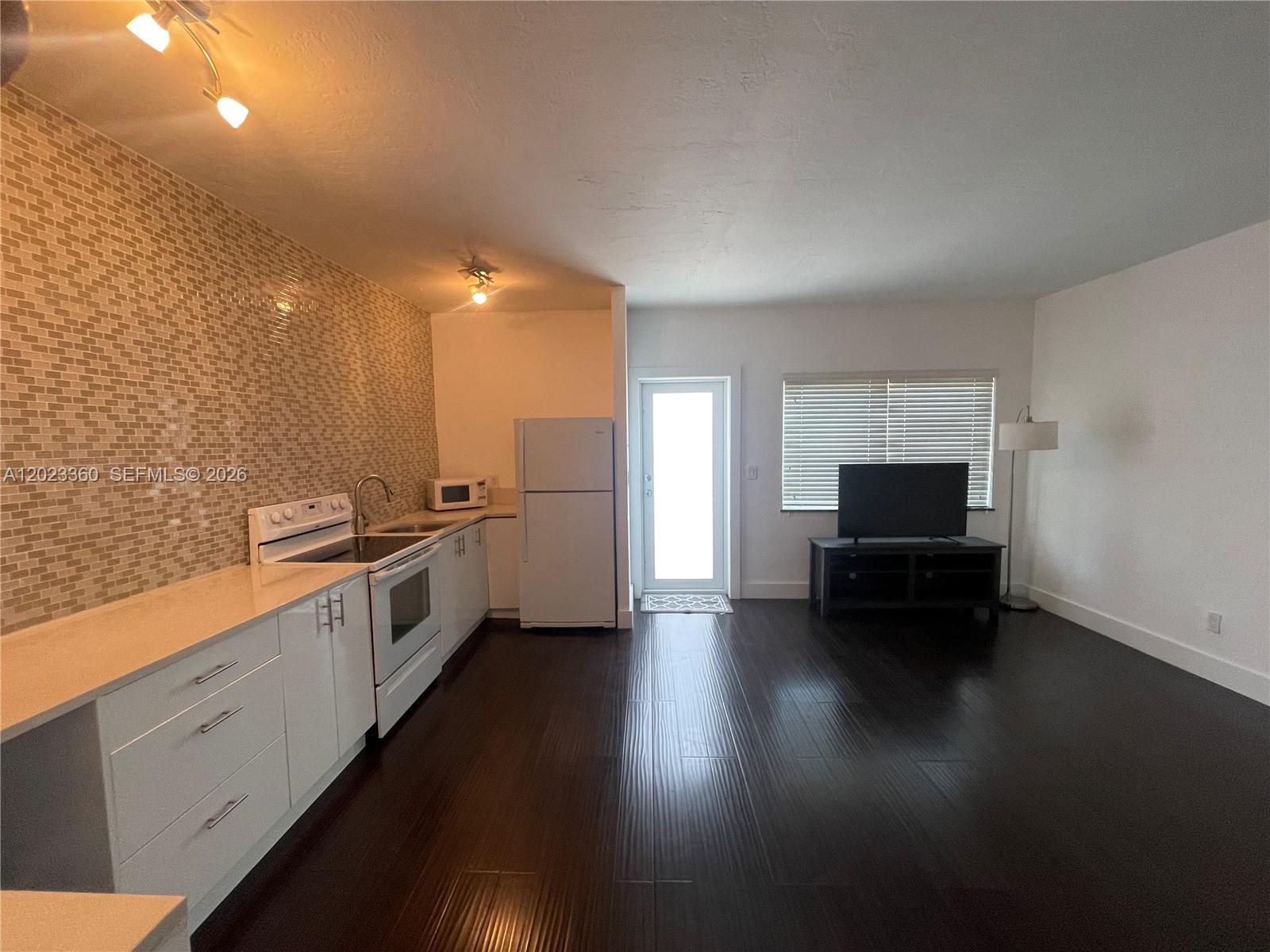 990 Meridian Ave -