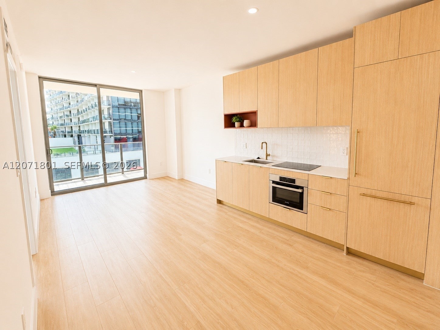 90 NE 32nd St 709