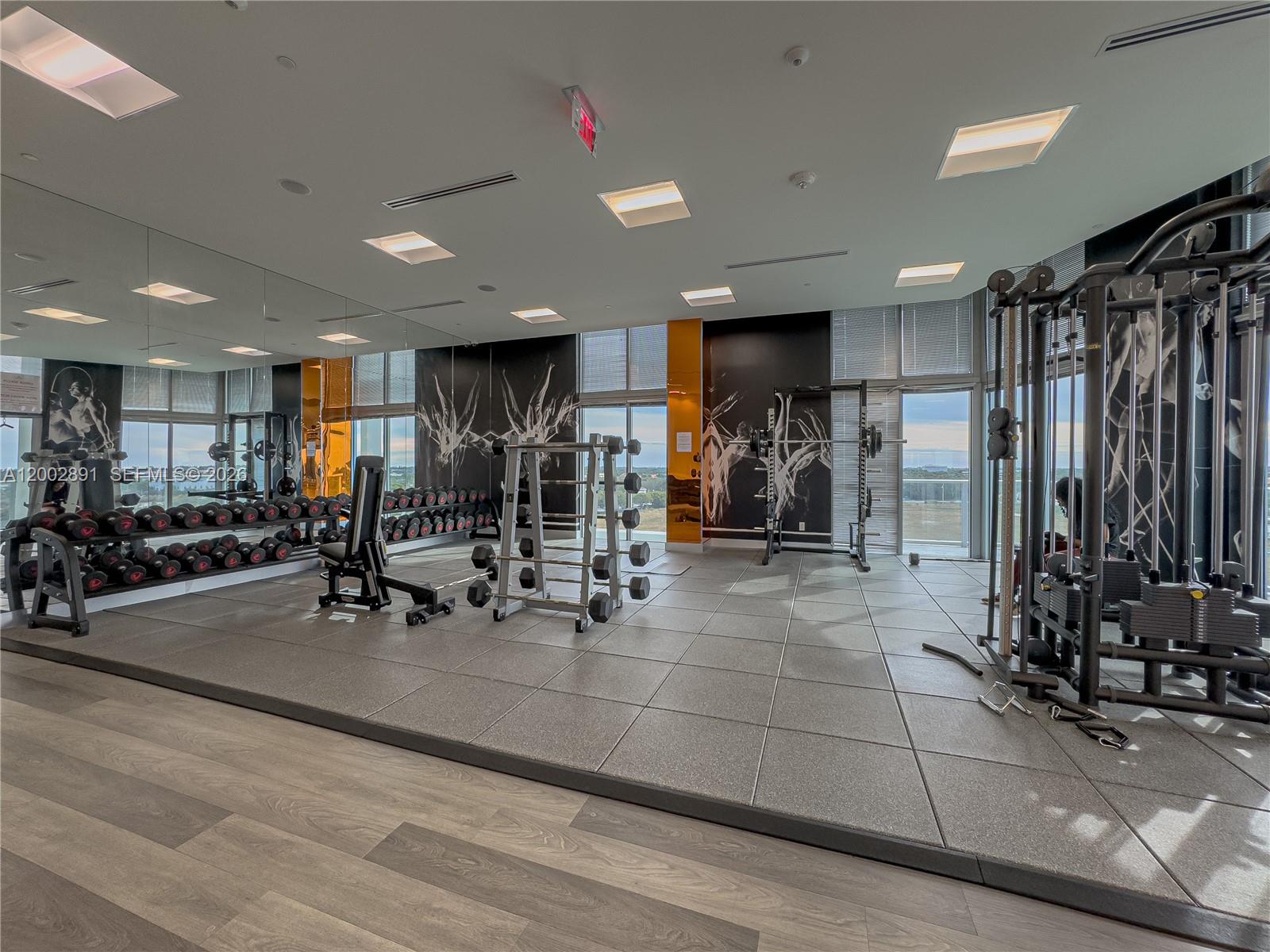 METROPICA NORTH TOWER ONE - Residential