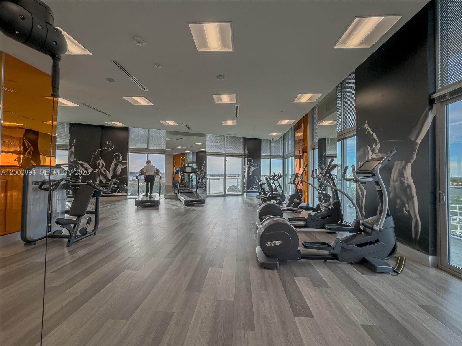 METROPICA NORTH TOWER ONE - Residential