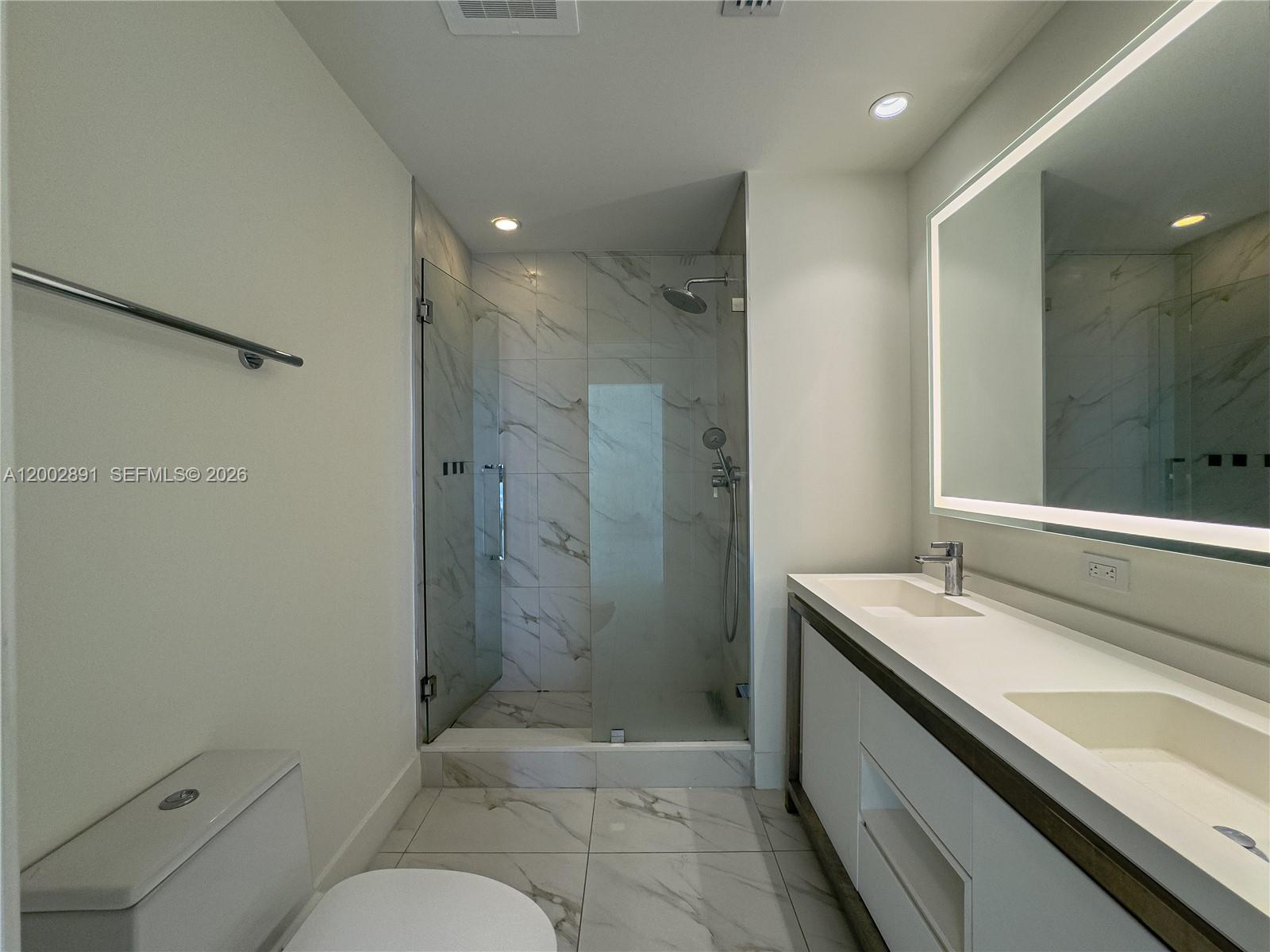 METROPICA NORTH TOWER ONE - Residential