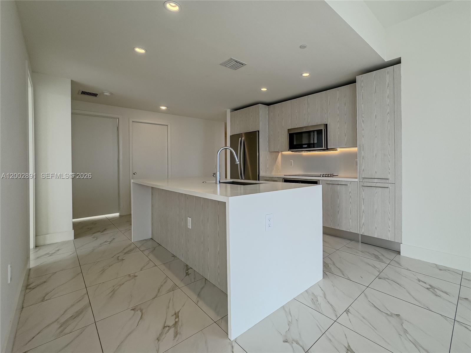 METROPICA NORTH TOWER ONE - Residential