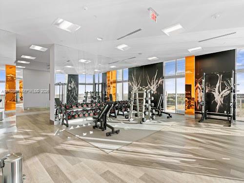 METROPICA NORTH TOWER ONE - Residential