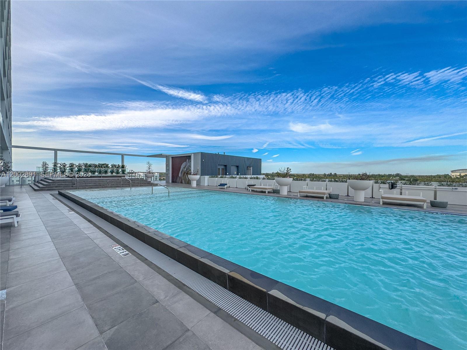 METROPICA NORTH TOWER ONE - Residential