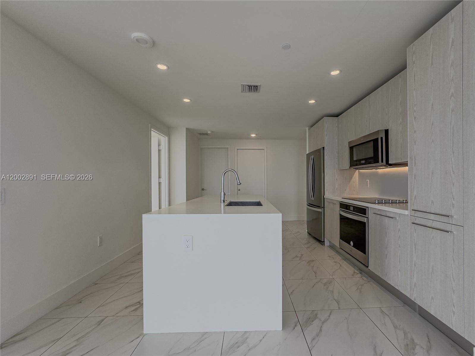 METROPICA NORTH TOWER ONE - Residential