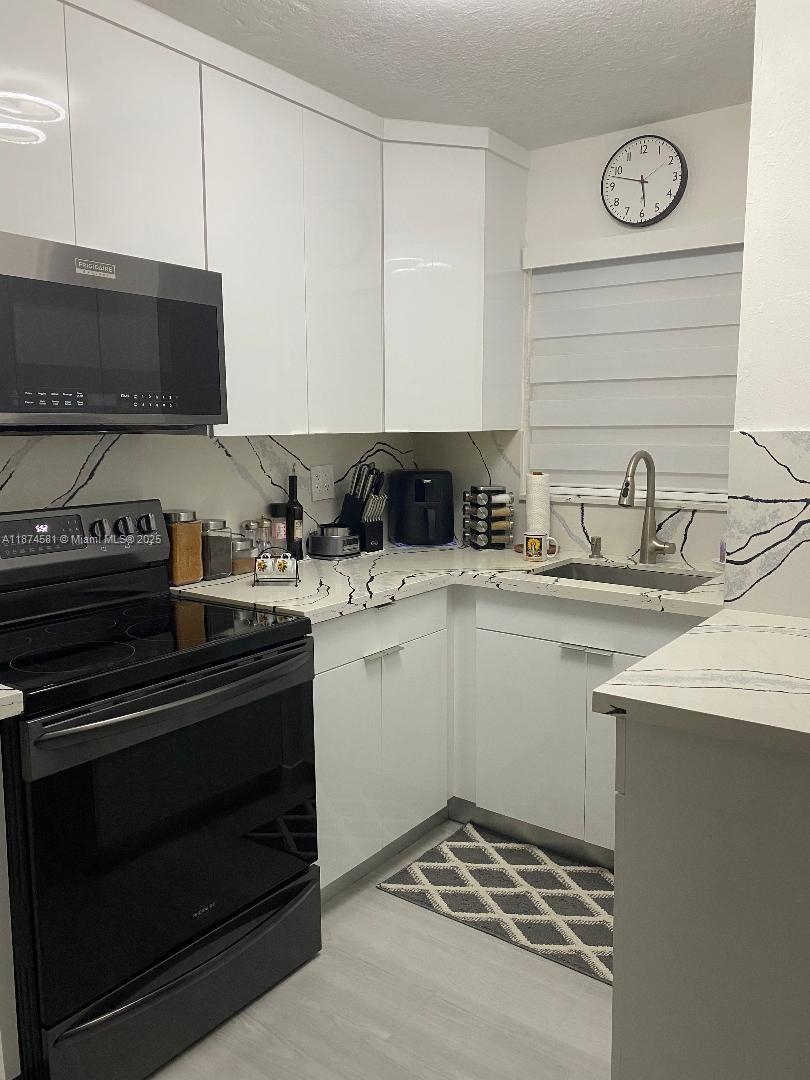 THE GREENS CONDO - Residential