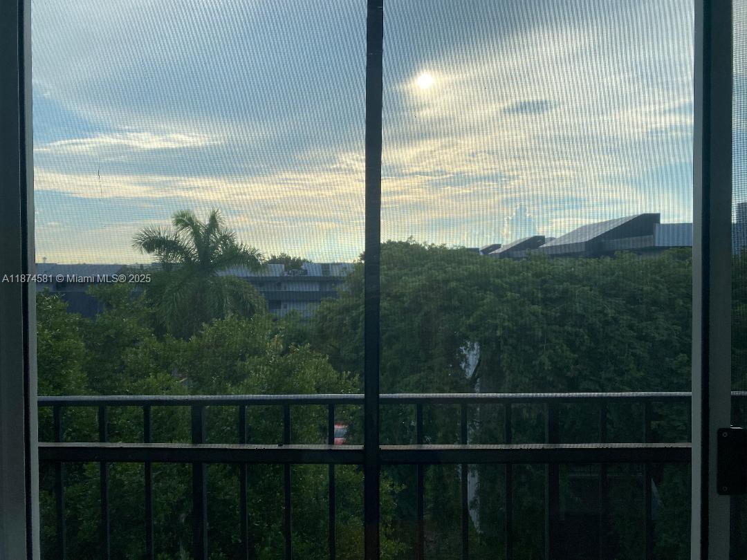 THE GREENS CONDO - Residential