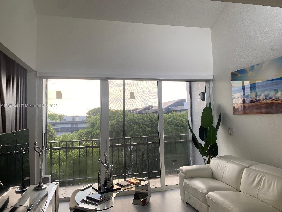 THE GREENS CONDO - Residential