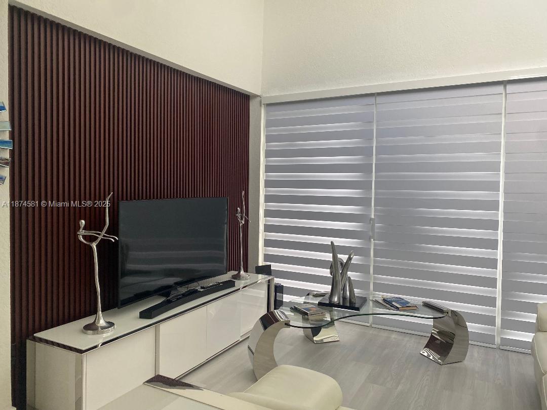 THE GREENS CONDO - Residential