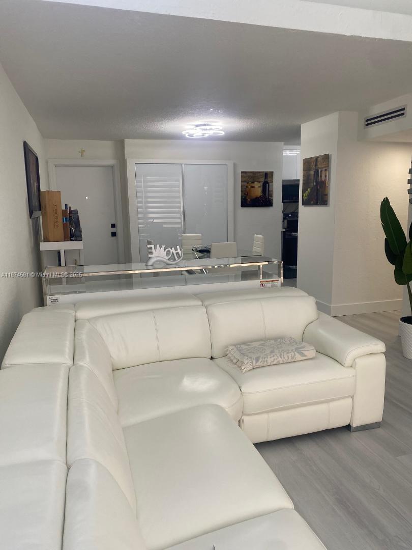 THE GREENS CONDO - Residential