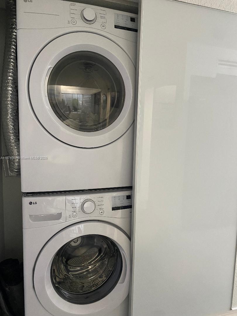 THE GREENS CONDO - Residential