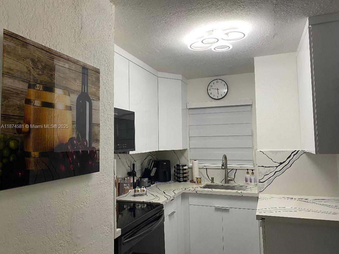 THE GREENS CONDO - Residential