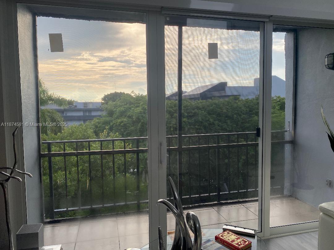 THE GREENS CONDO - Residential