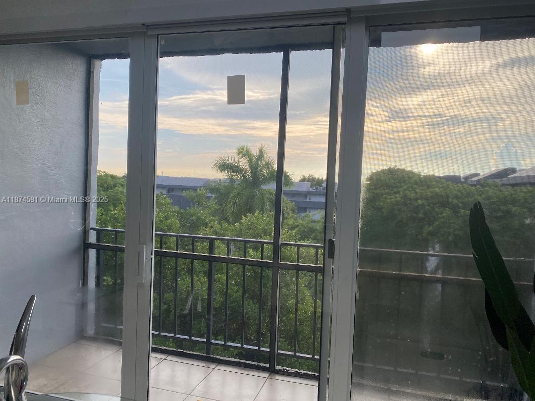 THE GREENS CONDO - Residential