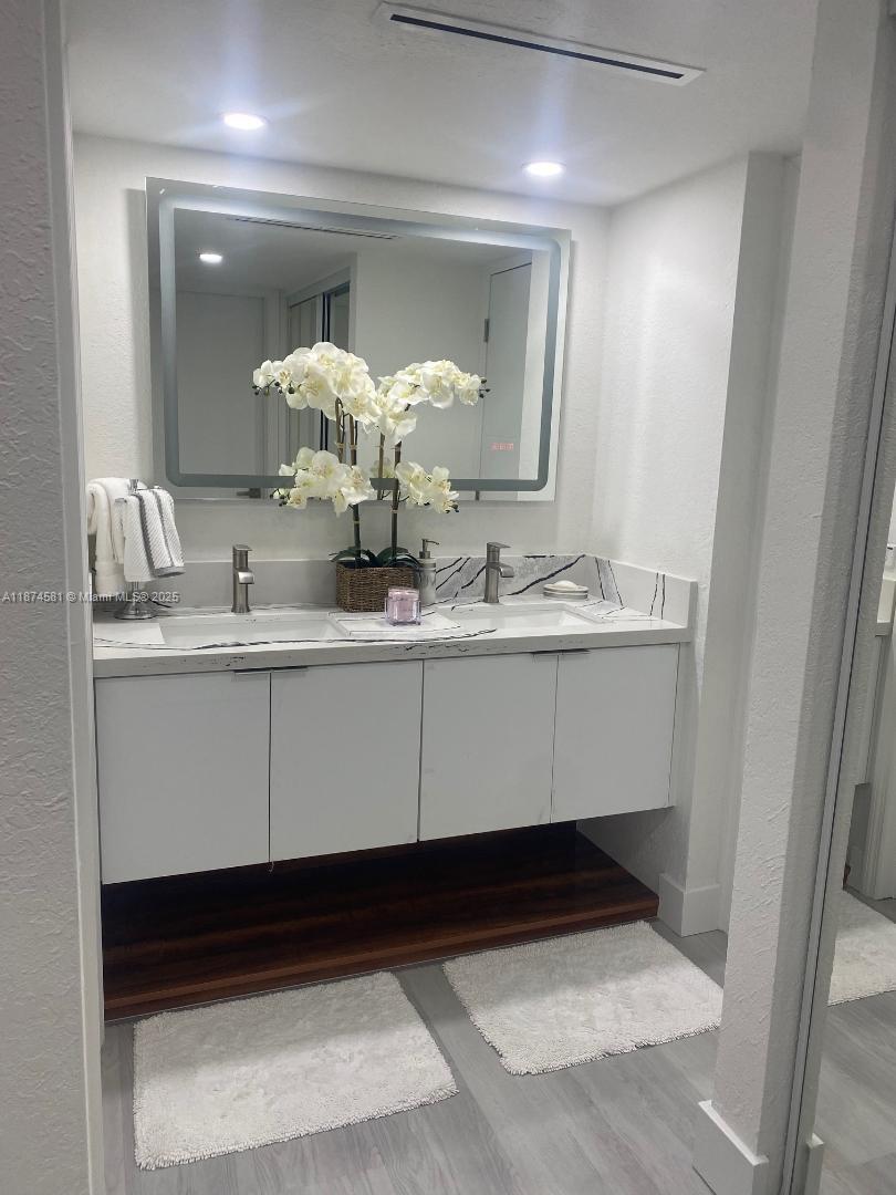 THE GREENS CONDO - Residential