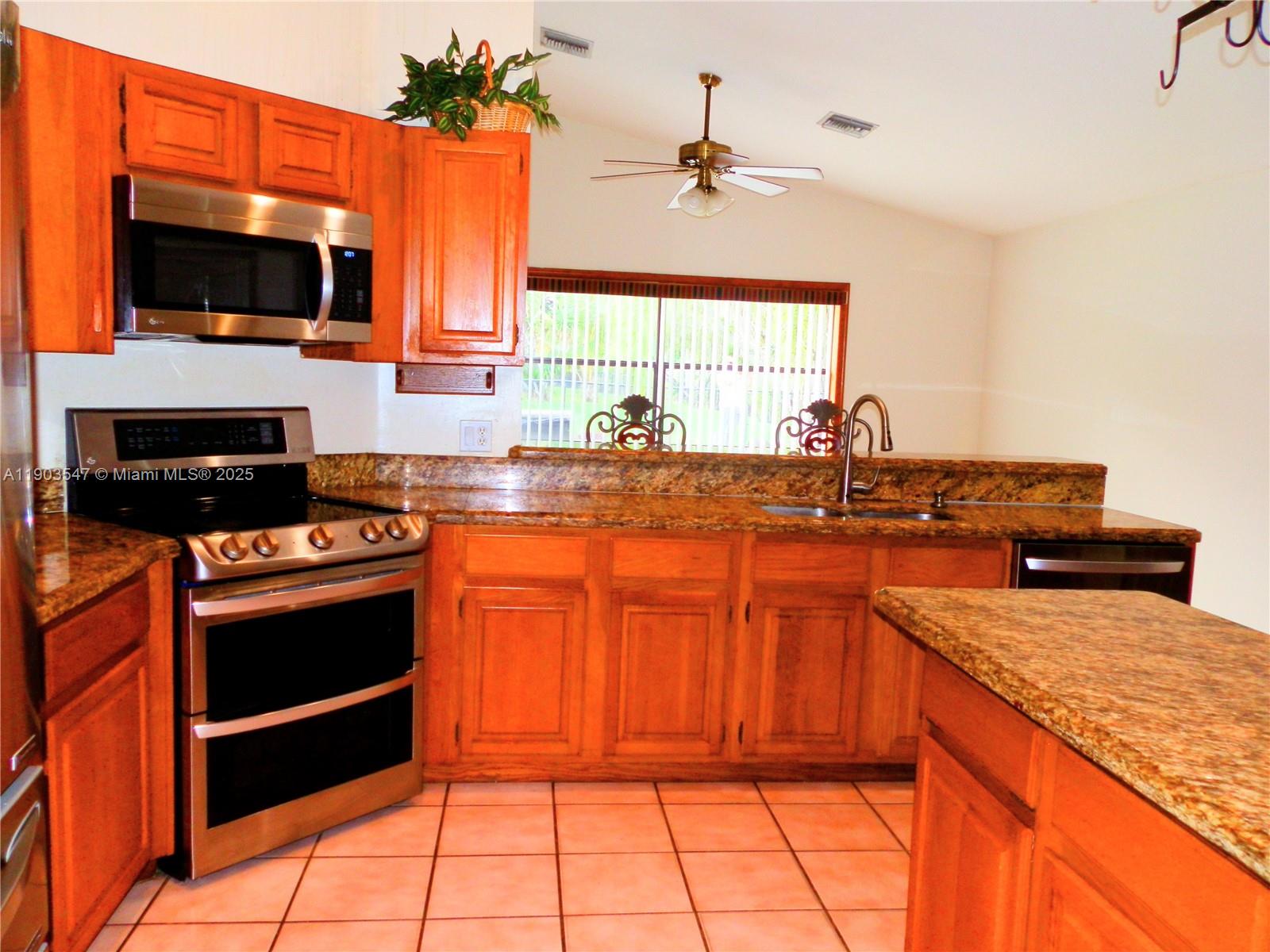 CORAL SPRINGS COUNTRY CLU - Residential Lease